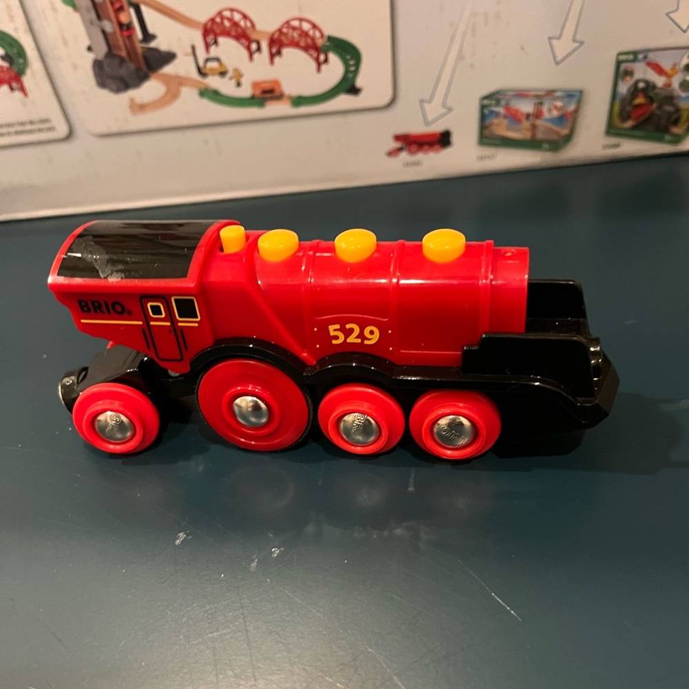 Brio World mighty action locomotive